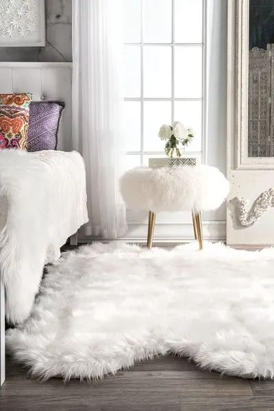 Best White Fluffy Rugs Important, White Bedroom Rug