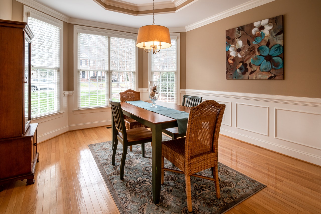 area rug size under dining room table