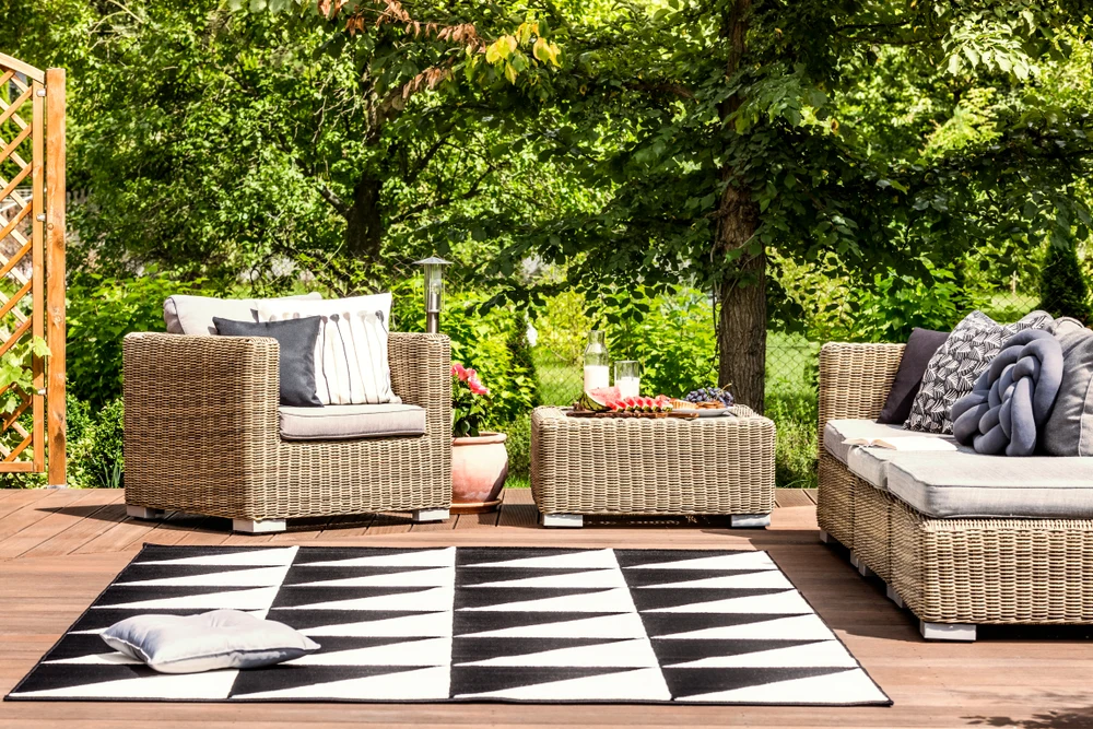 Black and white outdoor area rug