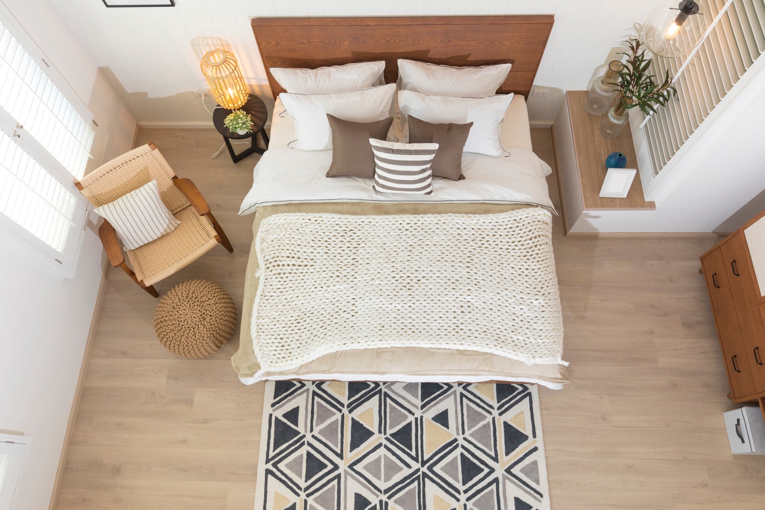 Area Rug Size for Small Rooms: Bedroom, Living Room & Office