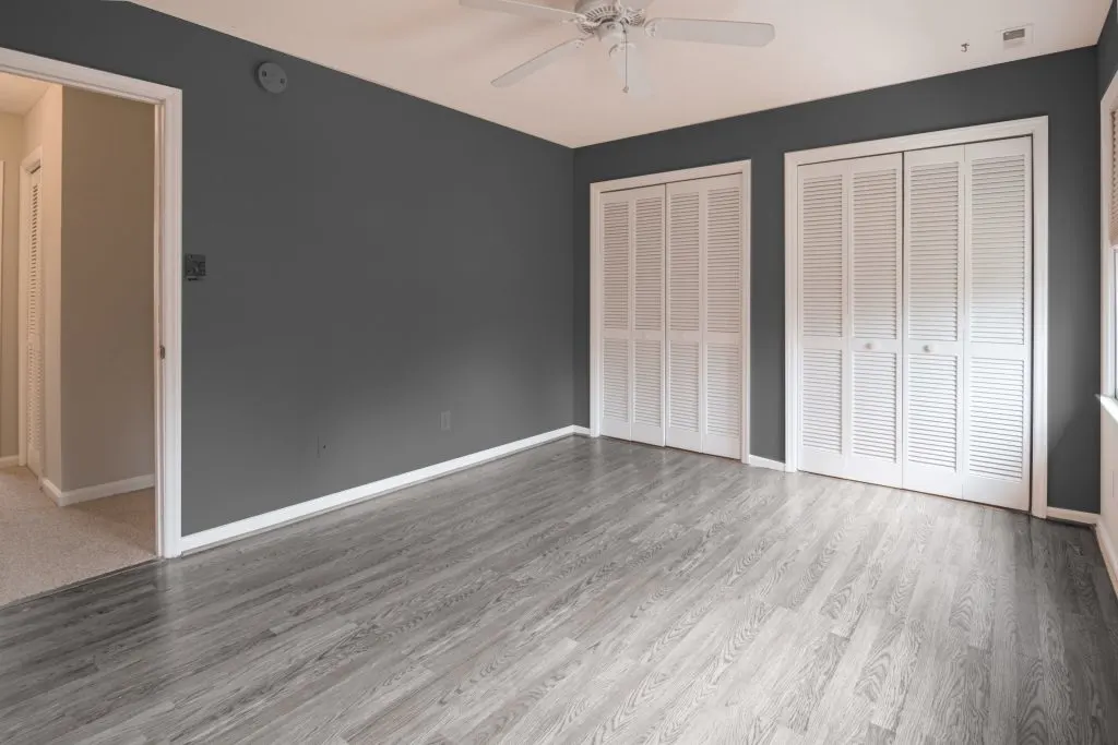 Gray walls and gray floors